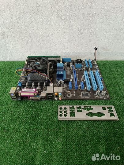 Материнская плата с процессором и памятью