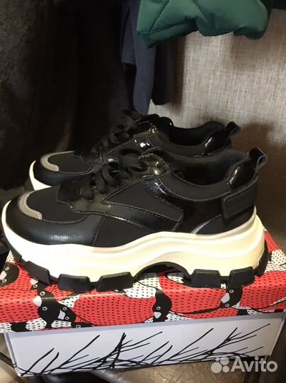 Кроссовки женские 37 размер