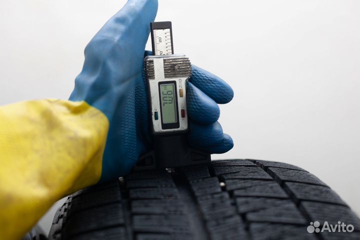 Bridgestone Blizzak Revo GZ 215/60 R17 96S