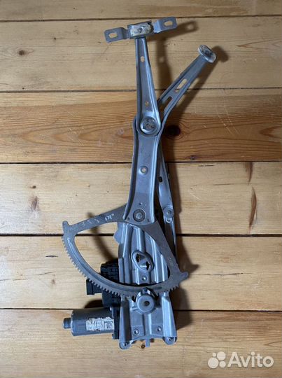 Правый механизм стеклоподъемника