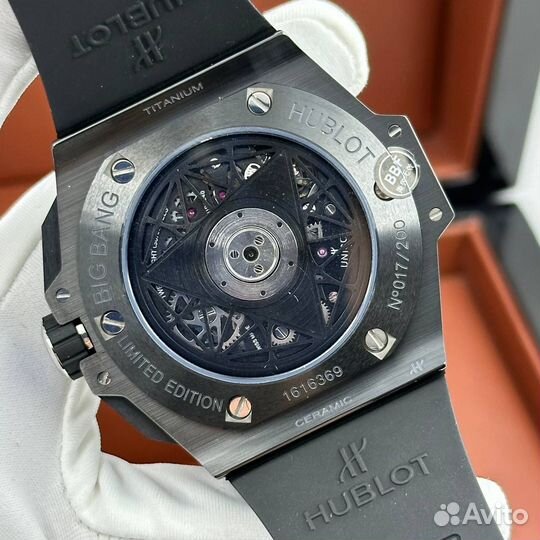 Часы Hublot Big Bang Sang Bleu