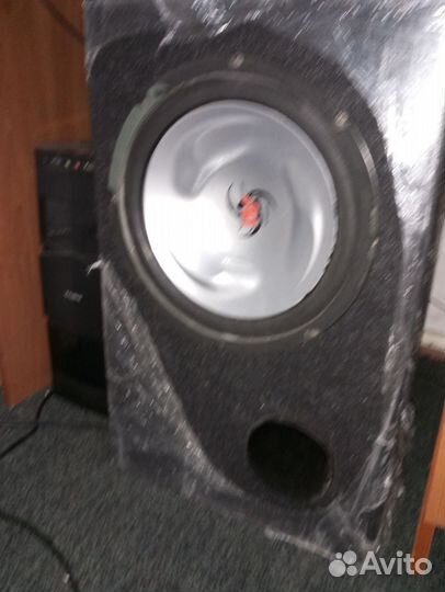 Колонка с сабуфером