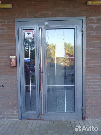 Дверь входная металлическая со стеклом