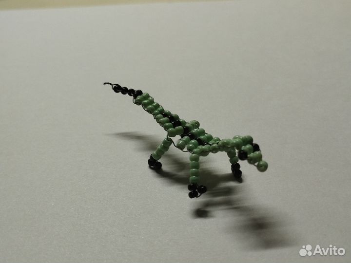 Ящерица, бабочка и лягушка из бисера