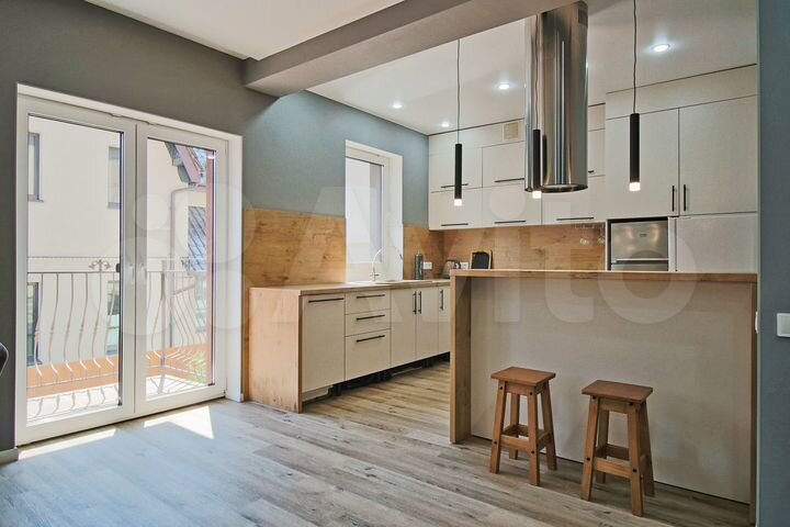 Дом 200 м² на участке 4 сот.