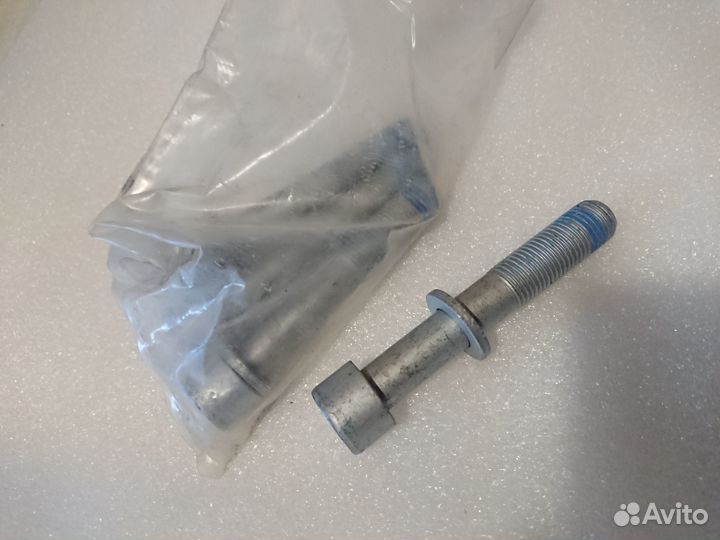 Болт тормозного механизма мерседес W240 Maybach