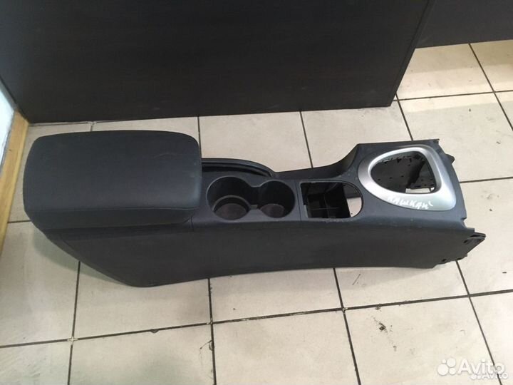 Подлокотник Nissan Qashqai J10