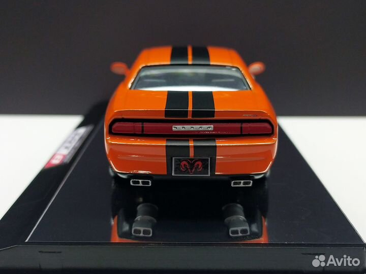 1:43 Dodge Challenger SRT8