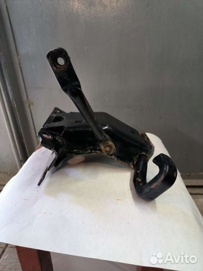 Буксировочный крюк jeep grand Cherokee wk2