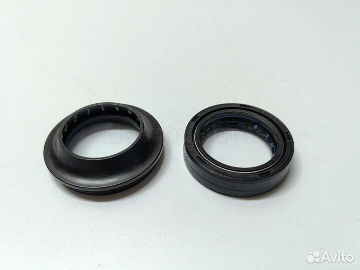 Сальники и пыльники вилки Honda Lead 110 JF19