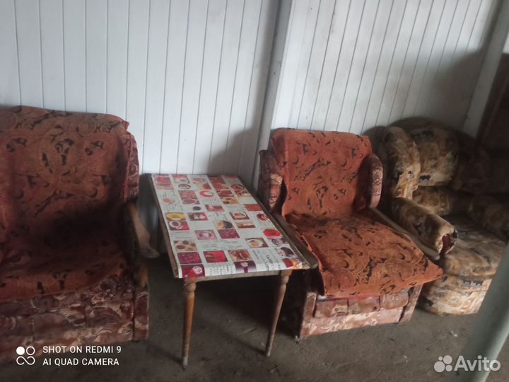 Мебель б/у:диван, столы, шкафы, комоды палас