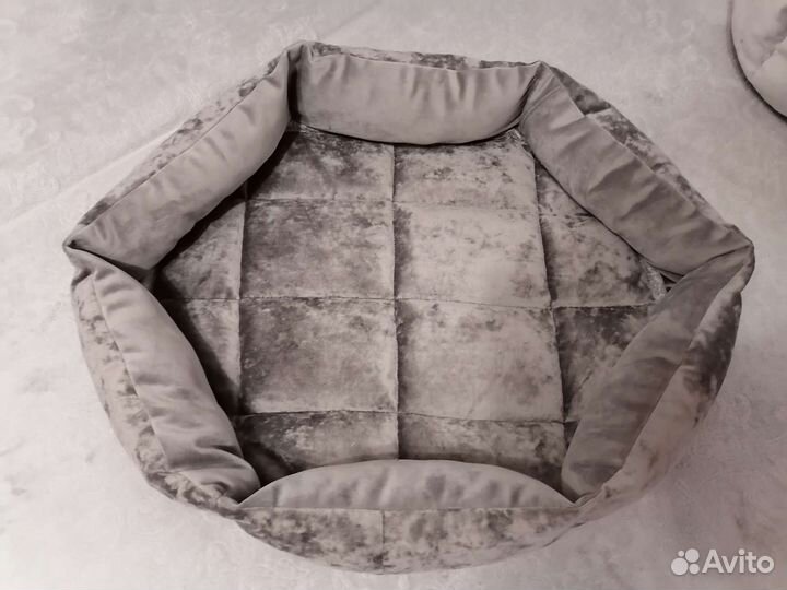 Лежанки для кошек и собак цена зависит от размера