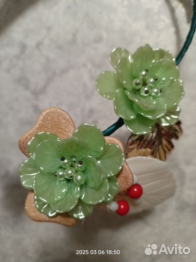 Украшение на шею