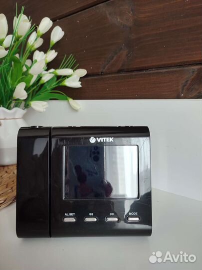 Радиочасы Vitek