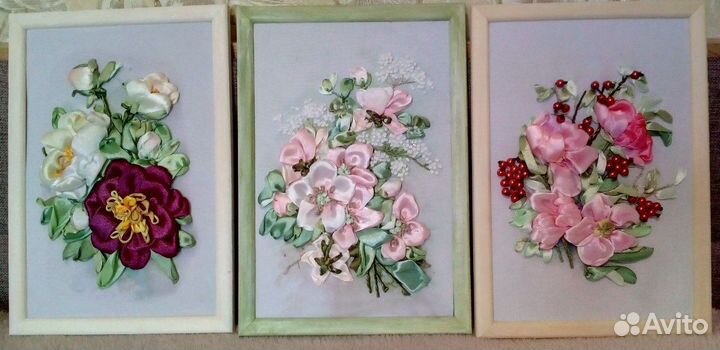 Картина вышита лентами 