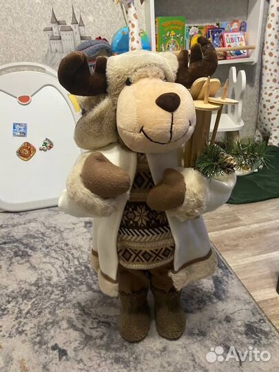 Новогодний олень под елку