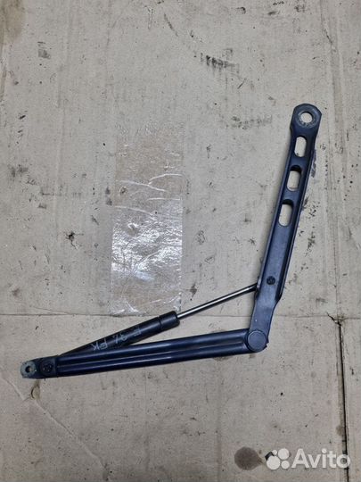 Петля капота правая BMW5 E34