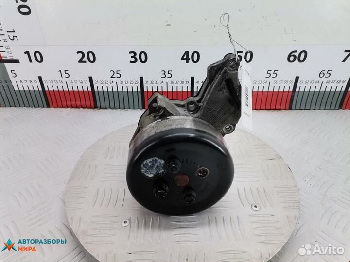 Помпа Ford Fiesta 4 рест. 2002 1566239