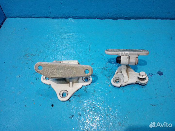 Петля двери передняя правая Mercedes-Benz M-Class