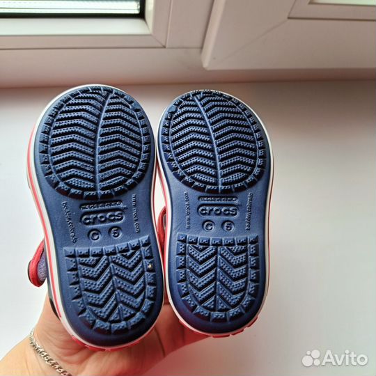 Сандали crocs