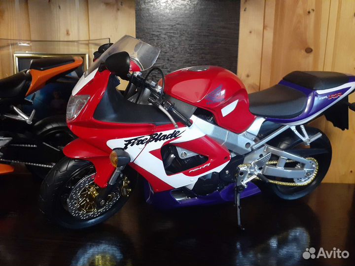 Модель мотоцикла honda 1/6