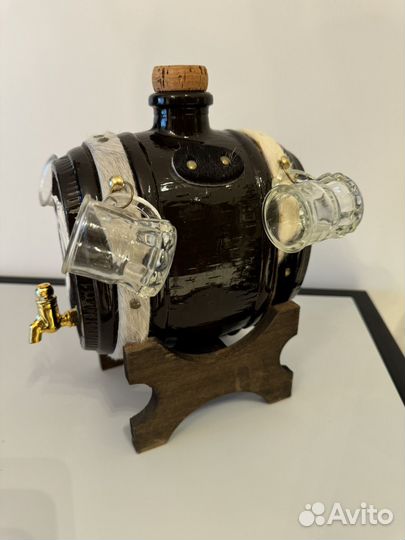 Бочонок с рюмками