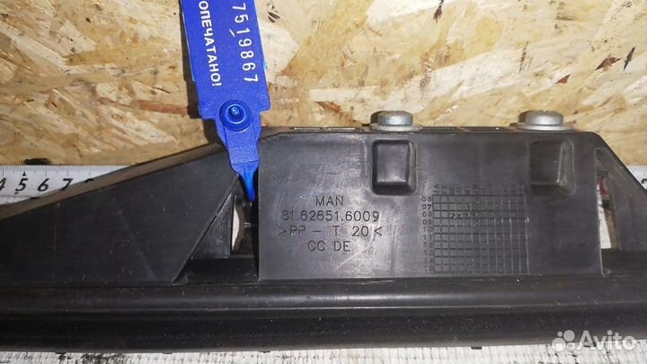 Направляющая стекла левой двери TGX MAN