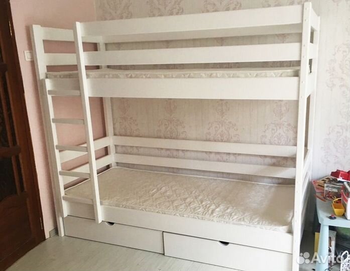 Двухъярусная кровать
