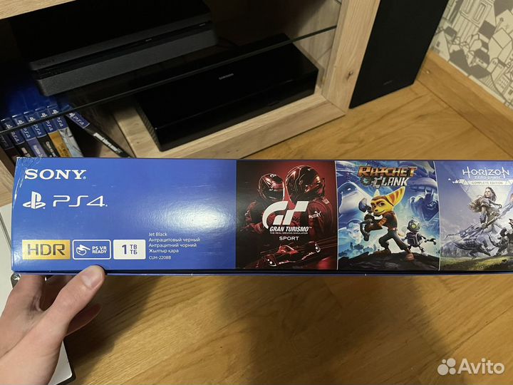 Игровая консоль PS4 1TB Jet Black