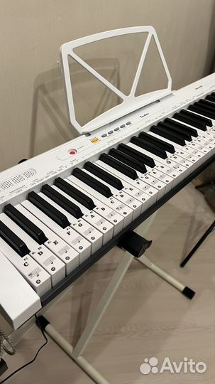 Синтезатор с подставкой