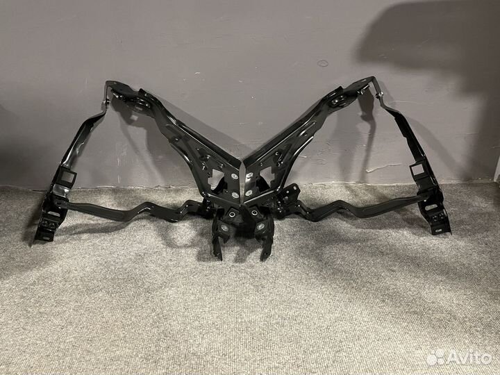 Кронштейны крепления фар Mercedes W204