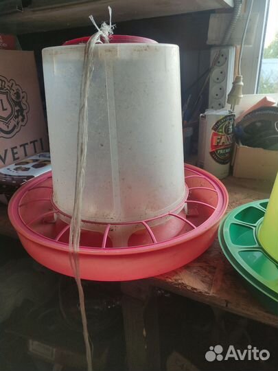 Кормушки и поилки для кур