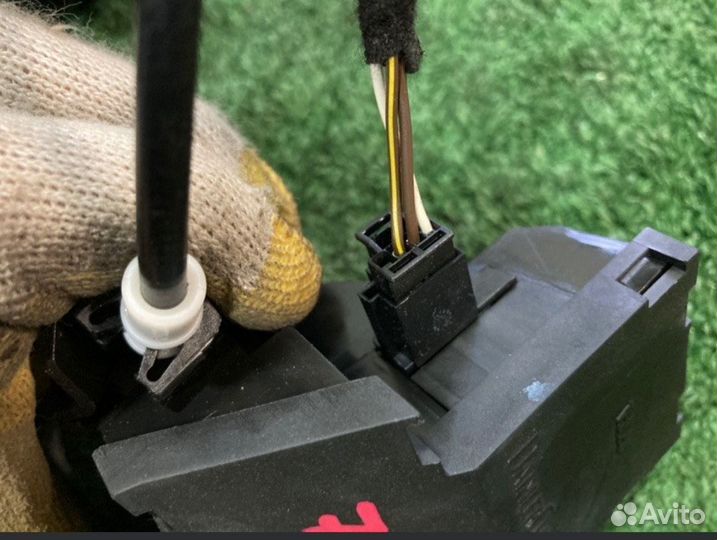 Замок багажника на 203. 211 мерседес