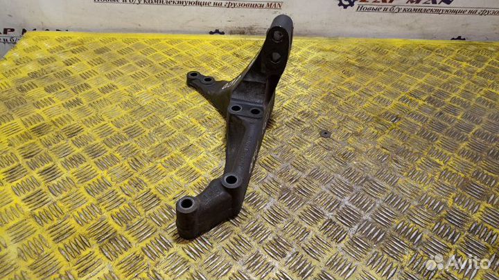 Кронштейн двигателя правый Man Tga Tgs Tgx