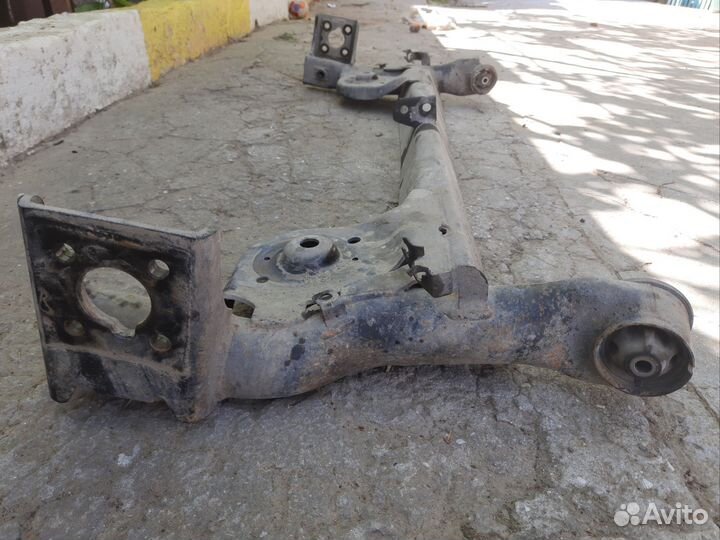 Задняя балка на Ларгус Кросс