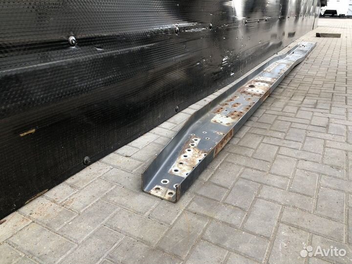 1673316 Лонжерон левый Daf XF106