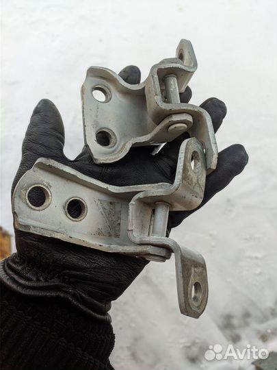 Петли правой двери Toyota Camry