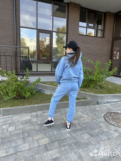 Теплый спортивный костюм унисекс новый