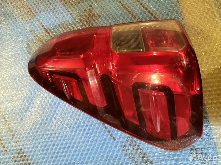 Фонарь задний на тойота Hilux 2017-2020
