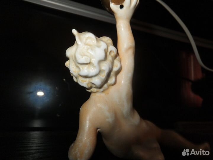 Фарфоровая статуэтка - Путти