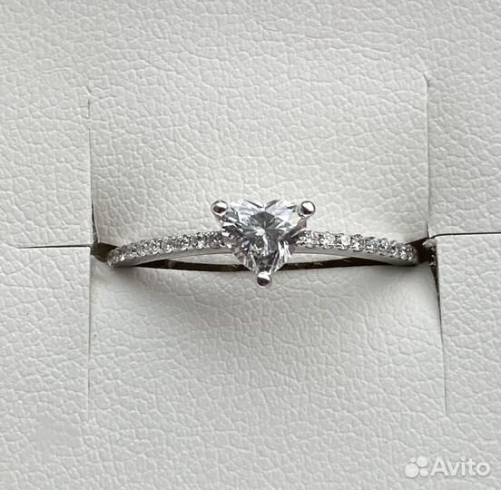 Кольцо золотое с бриллиантом сердце 750 проба