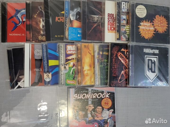 Стопка фирменных CD