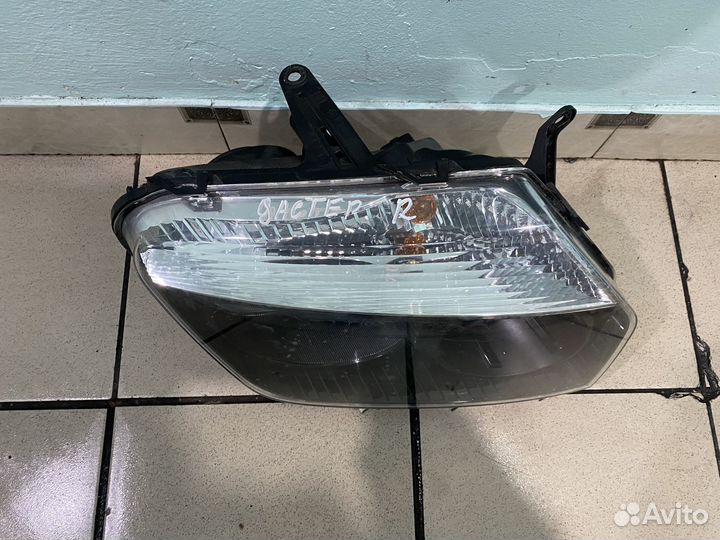 Фара передняя правая Renault Duster