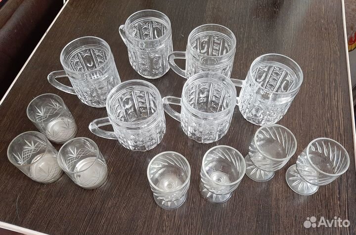 Хрустальные кружечки и рюмки