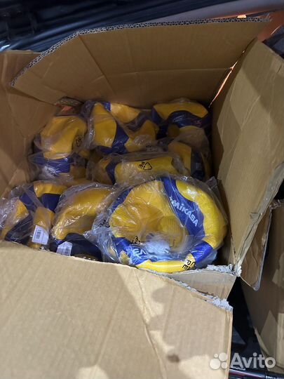 Волейбольный классический мяч Mikasa V300W