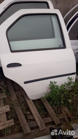 Задняя правая дверь на Рено Логан