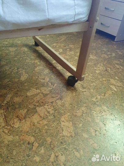 Детская кроватка с матрасом