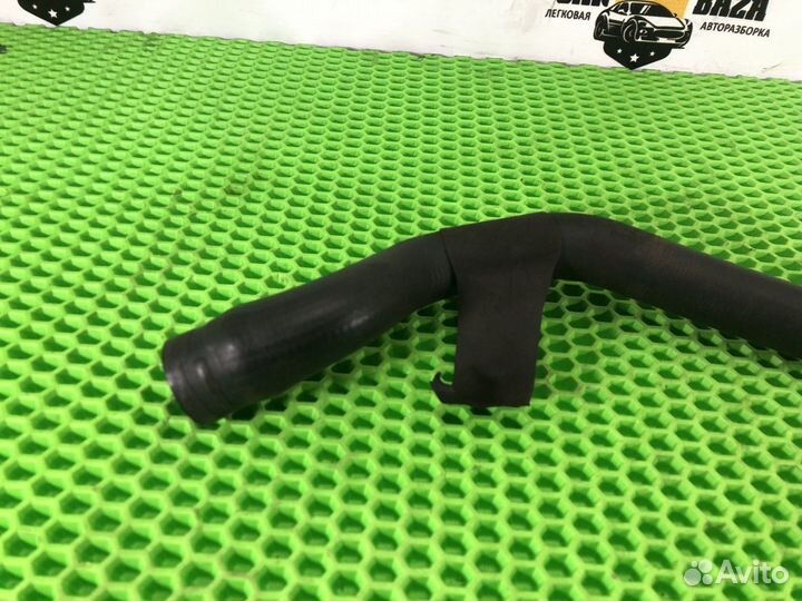 Патрубок системы охлаждения Skoda Octavia