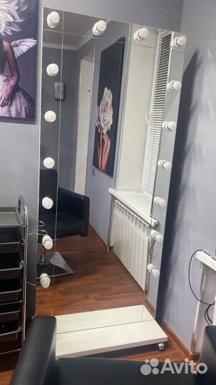 Зеркало с подсветкой новое