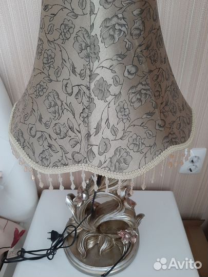 Настольная лампа